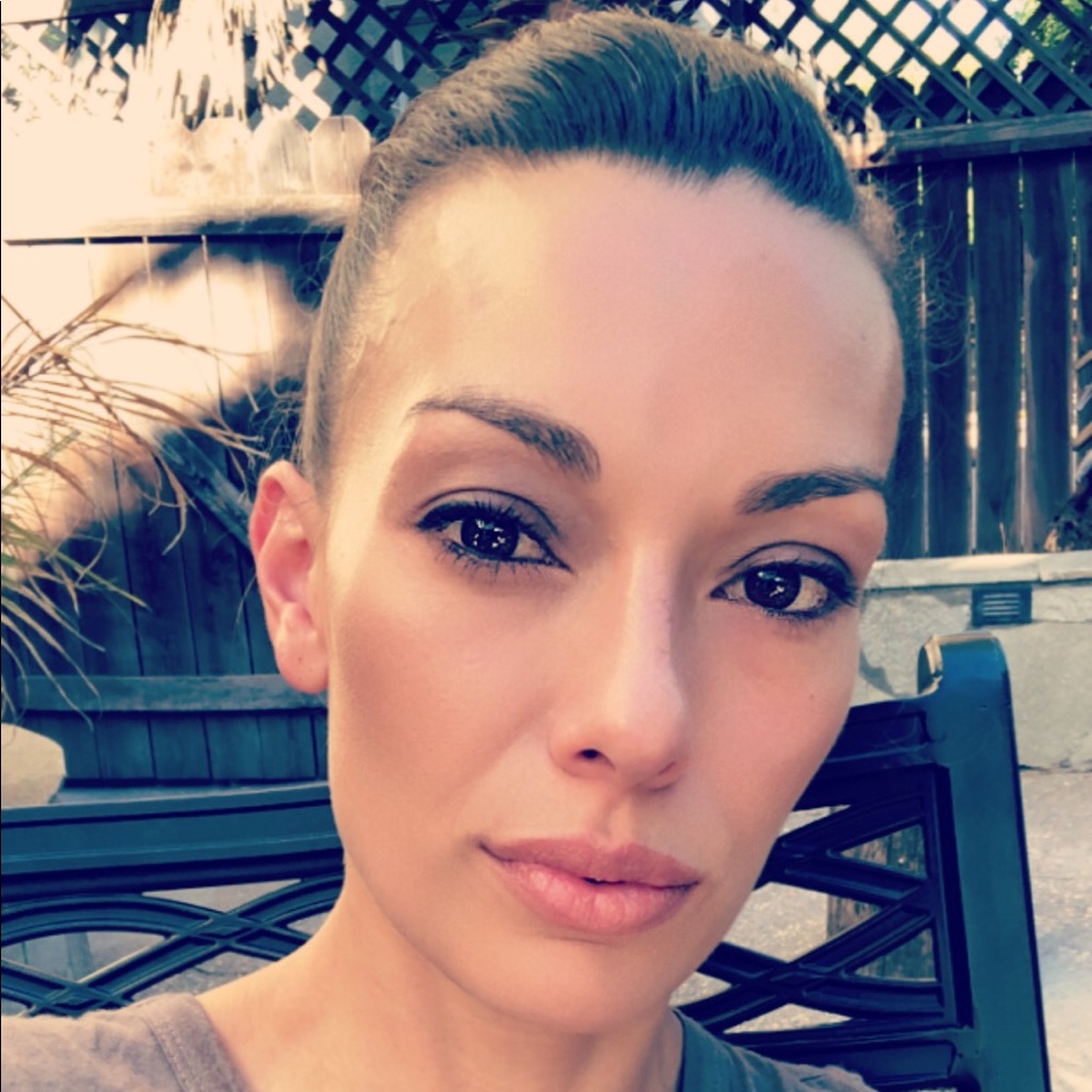 Meet your Posher, Monique